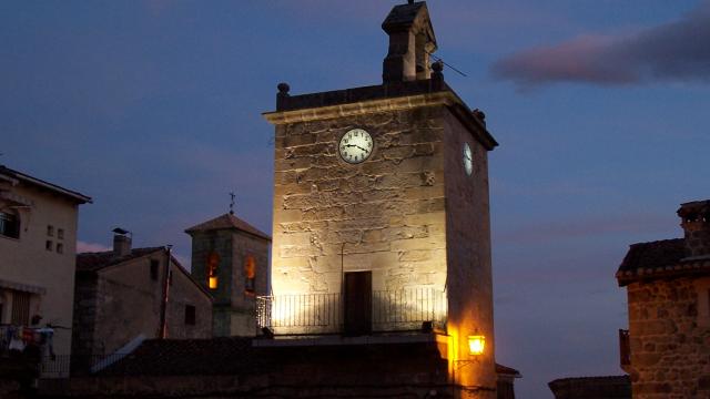 La Torre del Reloj y el Campanario de la Iglesia, Piedralaves